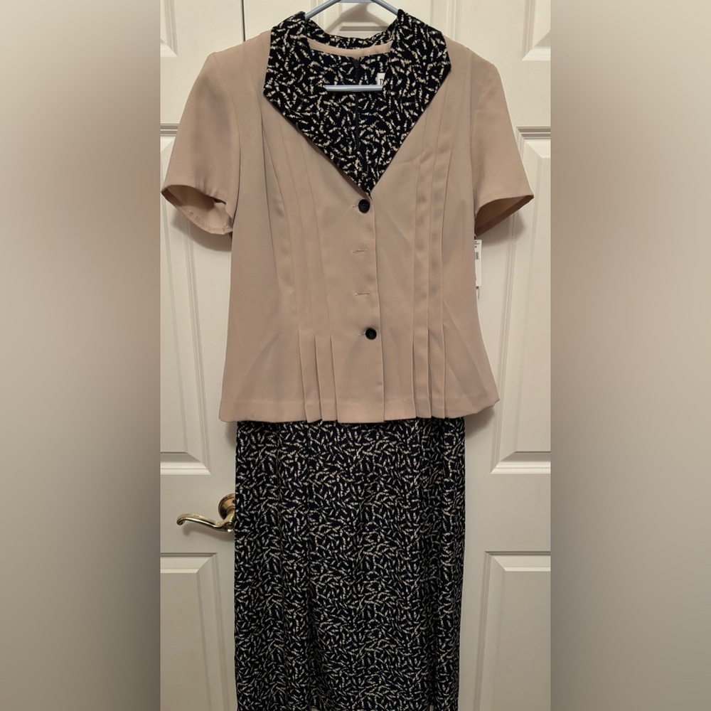 Danny & Nicole 2 piece jacket and skirt, NWT, size 10.